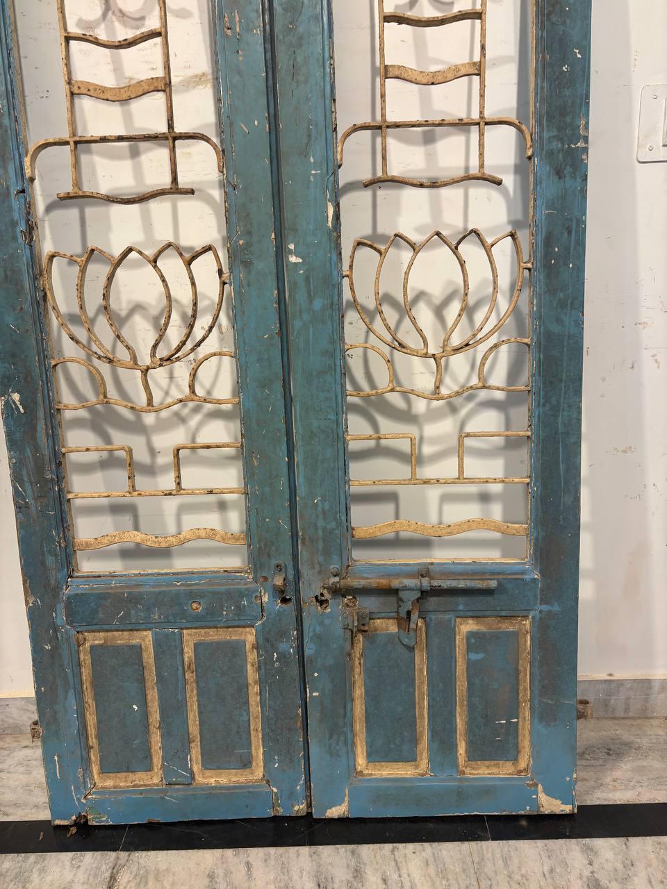 Carved Teak Wood Indian Door: Rustic Bohemian Decor (183x108x6 cm)