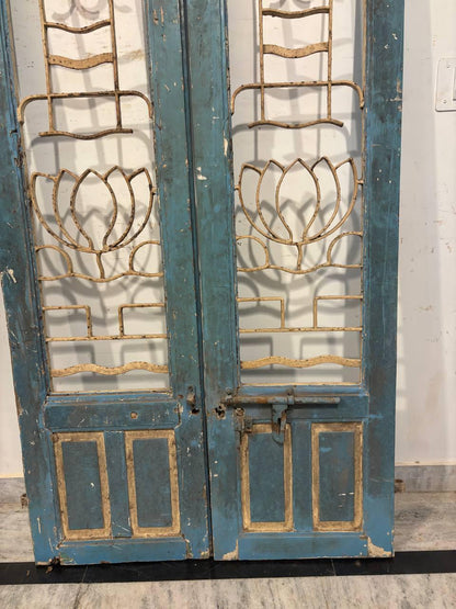 Carved Teak Wood Indian Door: Rustic Bohemian Decor (183x108x6 cm)
