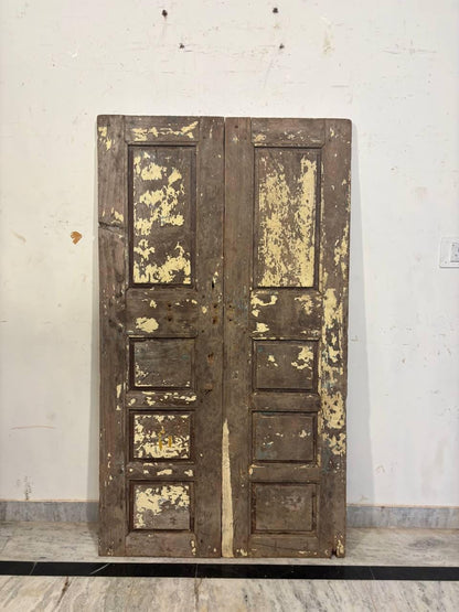 Vintage Carved Teak Wood Doors: Distressed Rustic Indian Panel (174x99x3 cm)