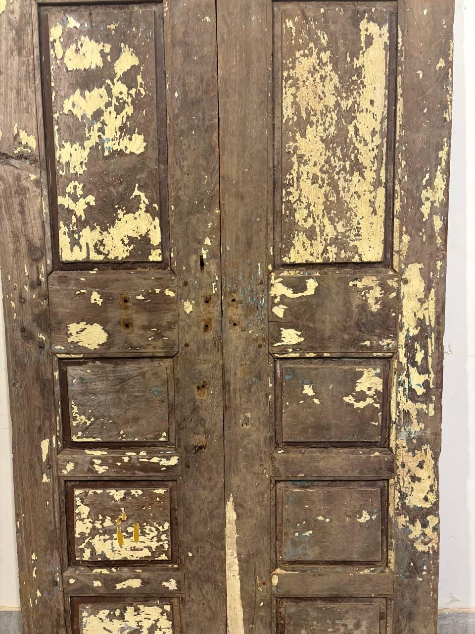 Vintage Carved Teak Wood Doors: Distressed Rustic Indian Panel (174x99x3 cm)