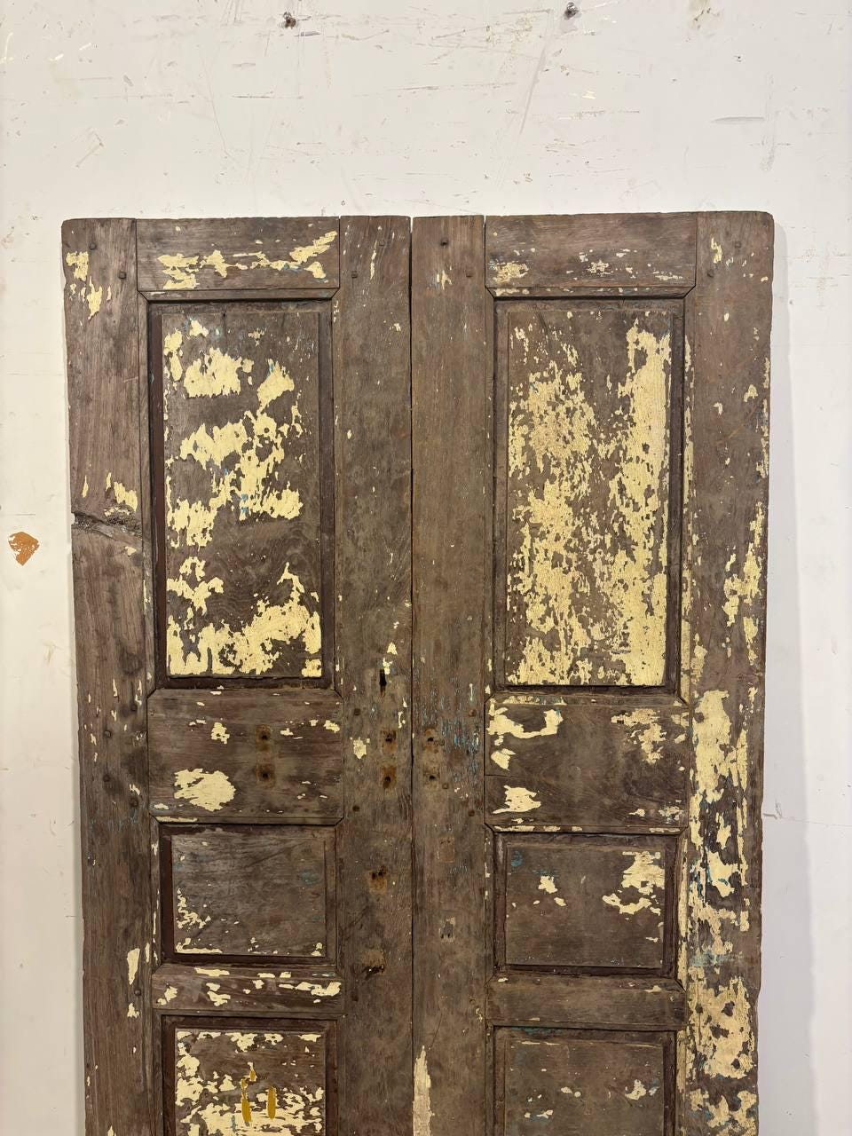 Vintage Carved Teak Wood Doors: Distressed Rustic Indian Panel (174x99x3 cm)