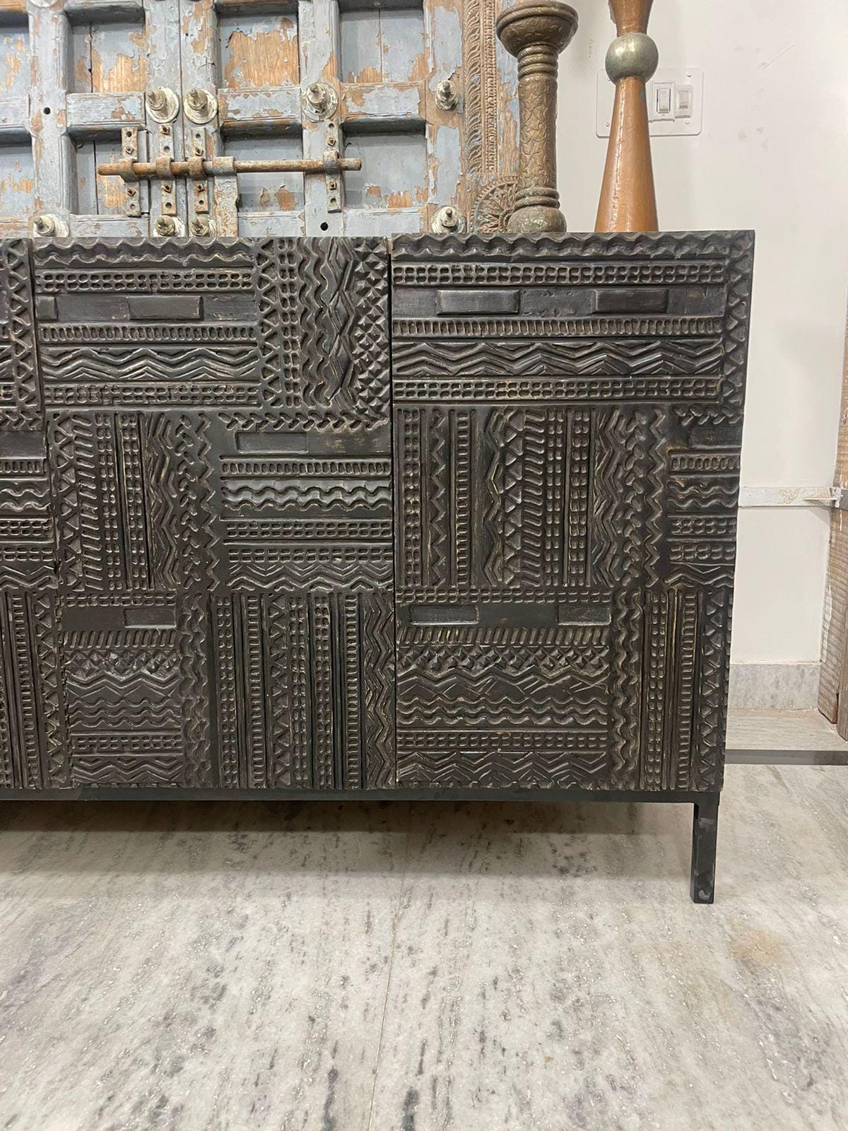Modern Tabwa Carved Mango Wood Sideboard – Handcrafted Wooden Storage Cabinet with Intricate Geometric Detailing
