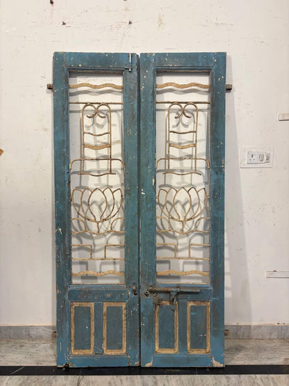 Carved Teak Wood Indian Door: Rustic Bohemian Decor (183x108x6 cm)