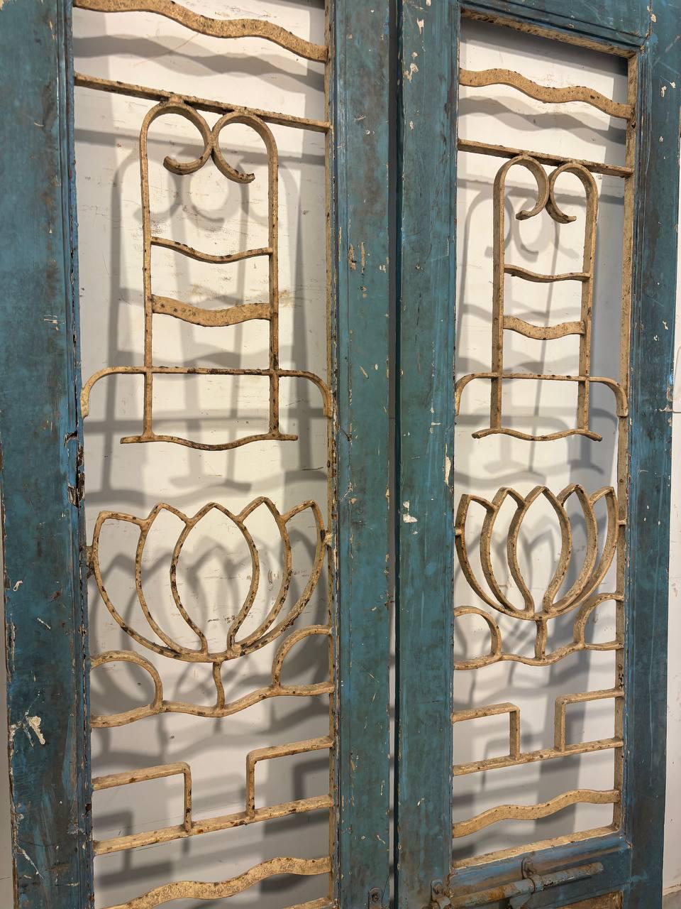 Carved Teak Wood Indian Door: Rustic Bohemian Decor (183x108x6 cm)