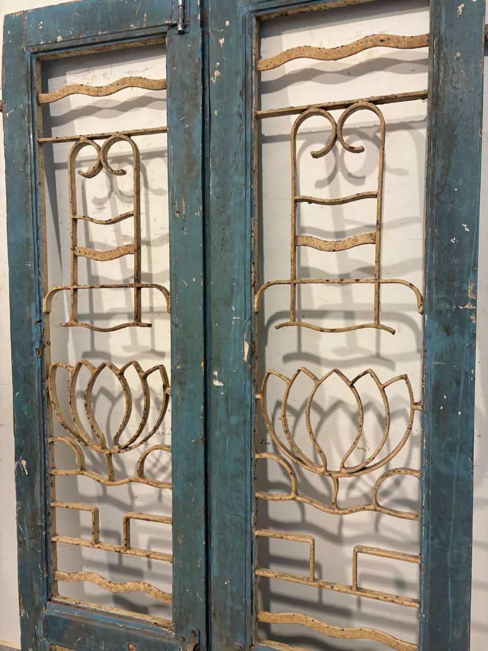 Carved Teak Wood Indian Door: Rustic Bohemian Decor (183x108x6 cm)