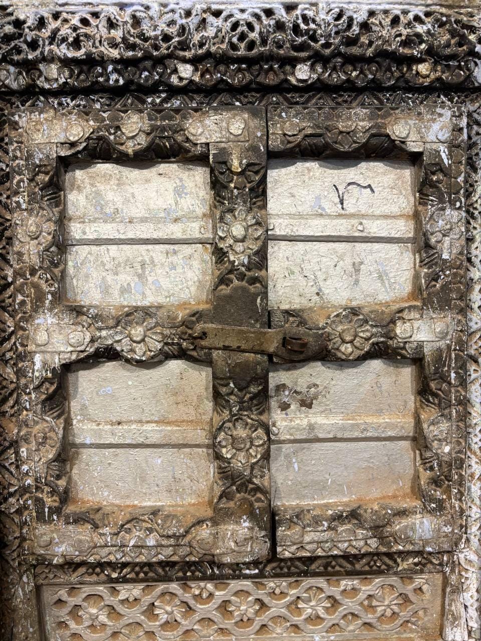 Hand-Carved Shekhawati Window Frame: Antique Indian Wall Decor