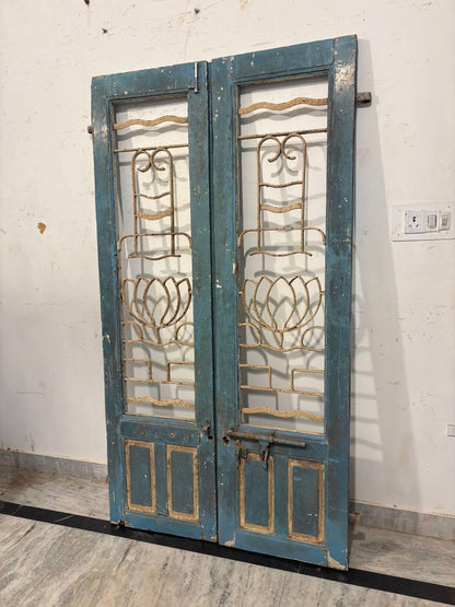 Carved Teak Wood Indian Door: Rustic Bohemian Decor (183x108x6 cm)