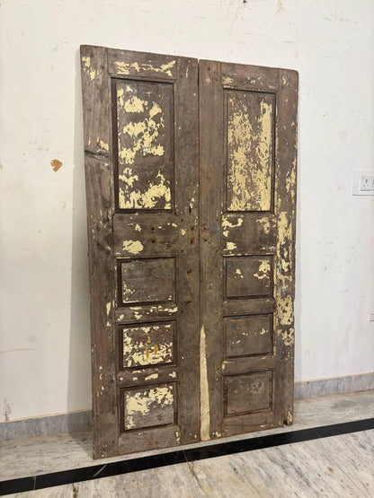 Vintage Carved Teak Wood Doors: Distressed Rustic Indian Panel (174x99x3 cm)