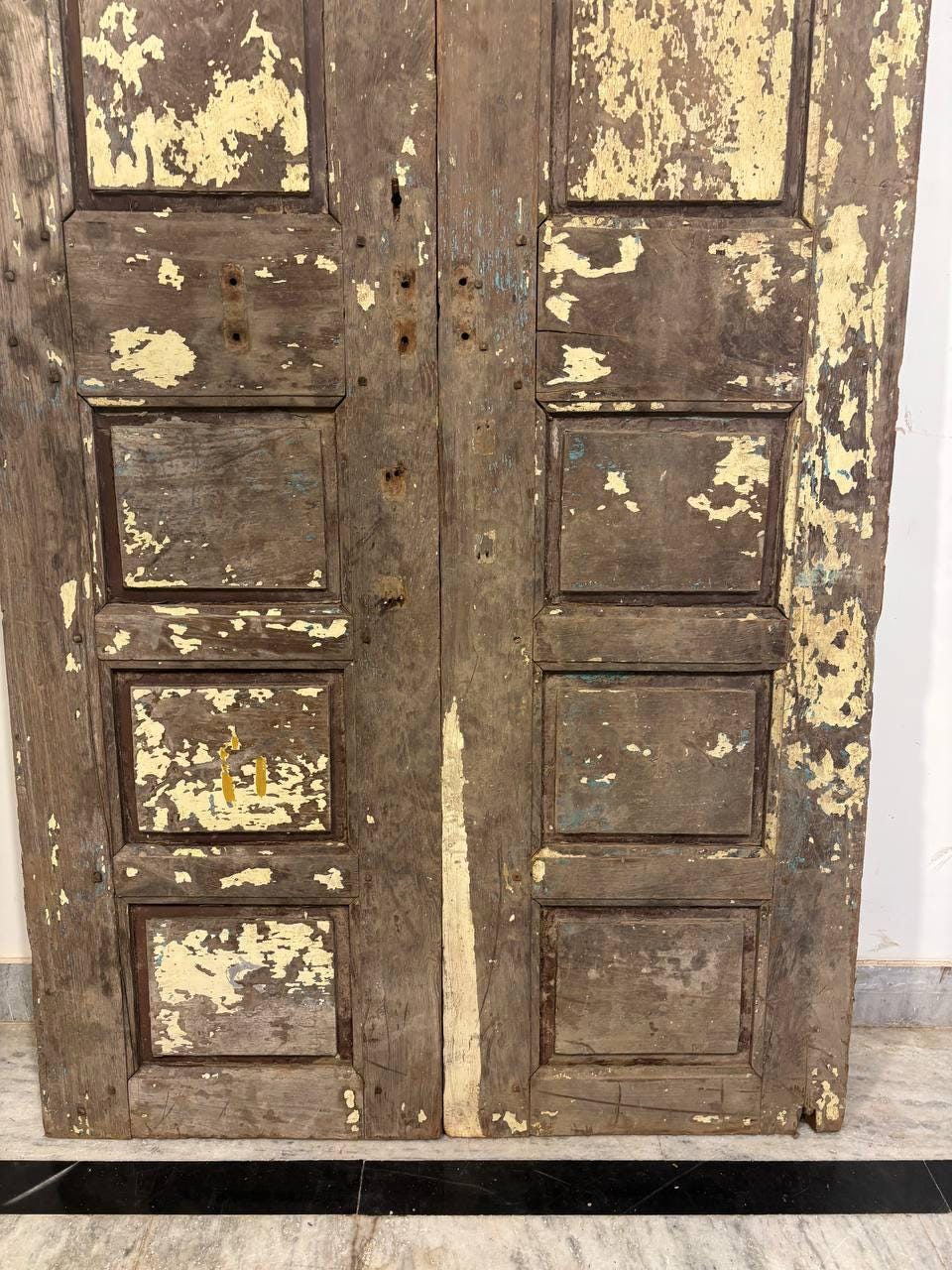 Vintage Carved Teak Wood Doors: Distressed Rustic Indian Panel (174x99x3 cm)